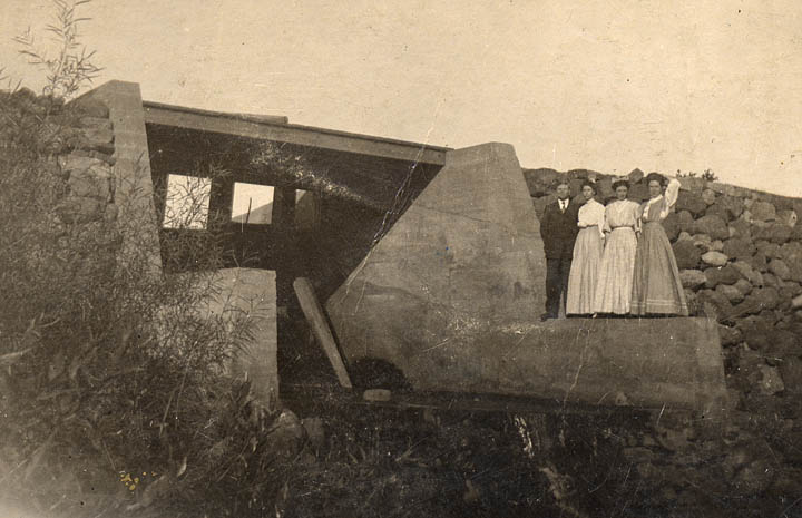 1907 family photo from along the Chicago, Milwaukee and St. Paul Railroad near Doylestown.