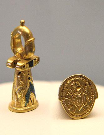 tiny gold seals