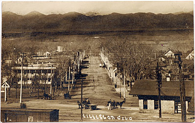 RR station and horses